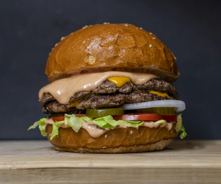 Hamburguesa ilustrativa del menú de ejemplo